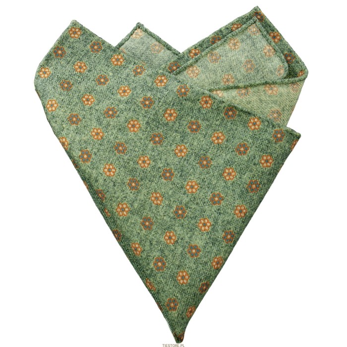 Pistachio wool pillowcase with fine floral pattern