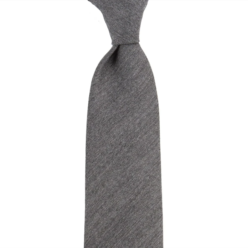Gray silk tie with wool blend