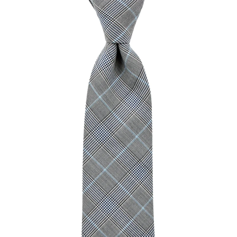 Wool tie with a structured check pattern