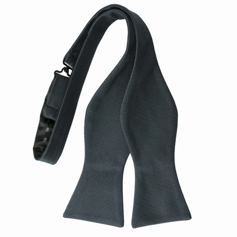 Classic self-tying silk jacquard bow tie with a diamond structure