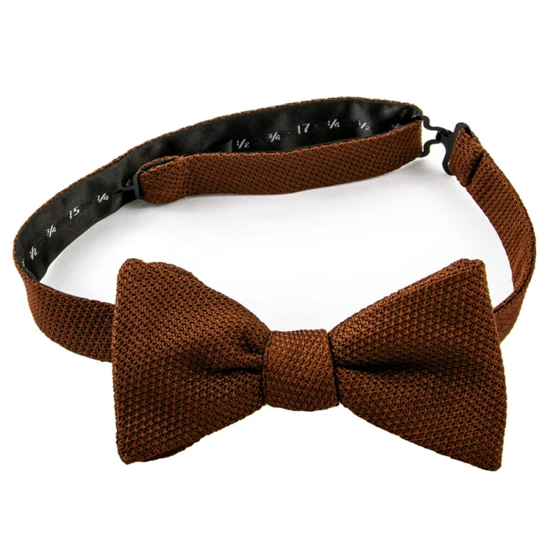Self-tying bow tie made from filolao grenadine in a rich red color