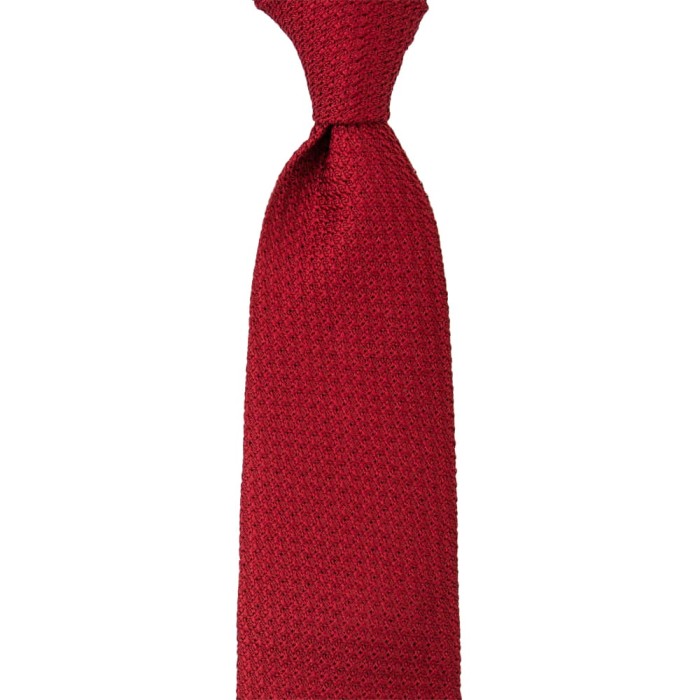 Red grenadine tie with a distinctive prometeo weave KSG550.jpg
