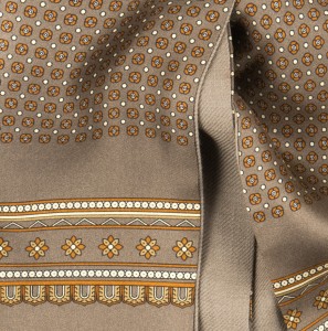 Light brown silk scarf with floral pattern and wool lining - fabrics structure