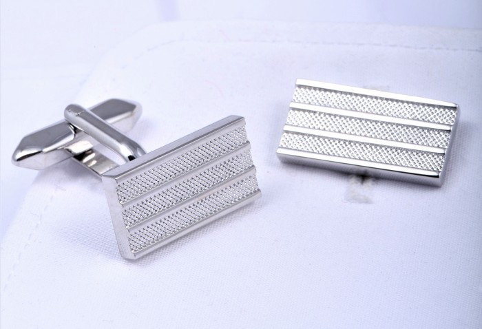 Rectangular cufflinks in silver color with stripes