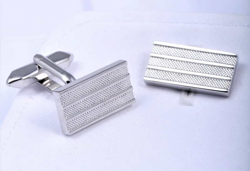 Rectangular cufflinks in silver color with stripes