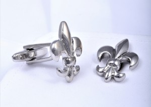 Cufflinks in the shape of fleur-de-lis