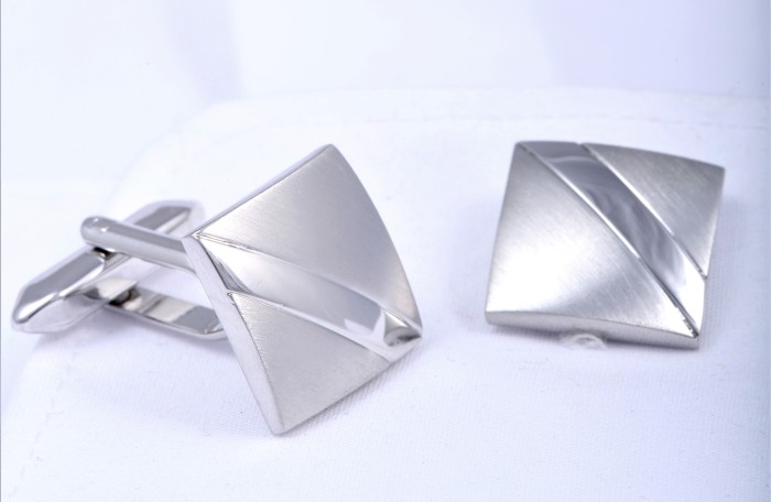 Square cufflinks with diagonal strap
